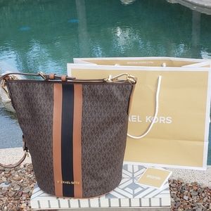 Michael Kors New NWOT signature bucket  crossbody shoulder bag coated canvas